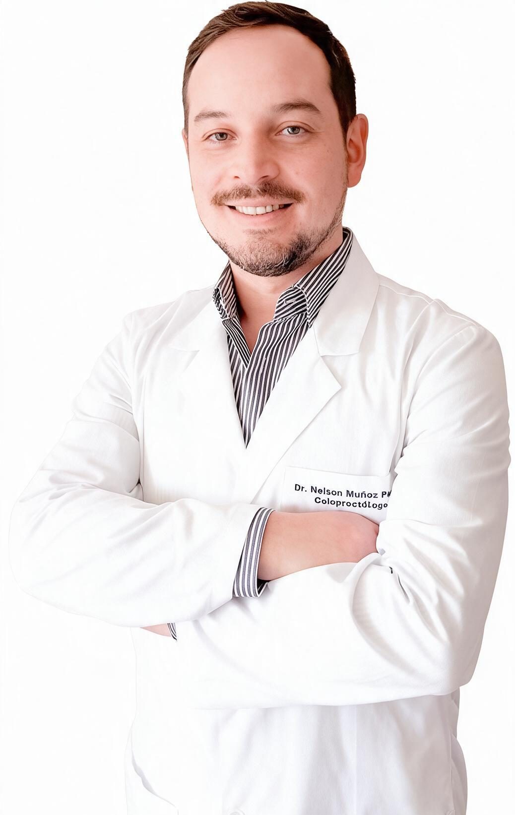Dr. Nelson Muñoz Pérez, Cirujano Coloproctólogo